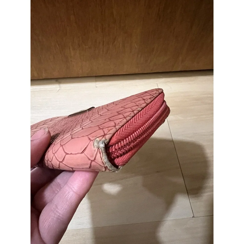 Luciano Valentino Pink‎ Embossed Accordian Zippy Wallet Zip Card Slots Pockets